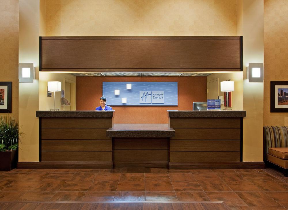 Holiday Inn Express Hotel & Suites Belmont By Ihg Екстериор снимка