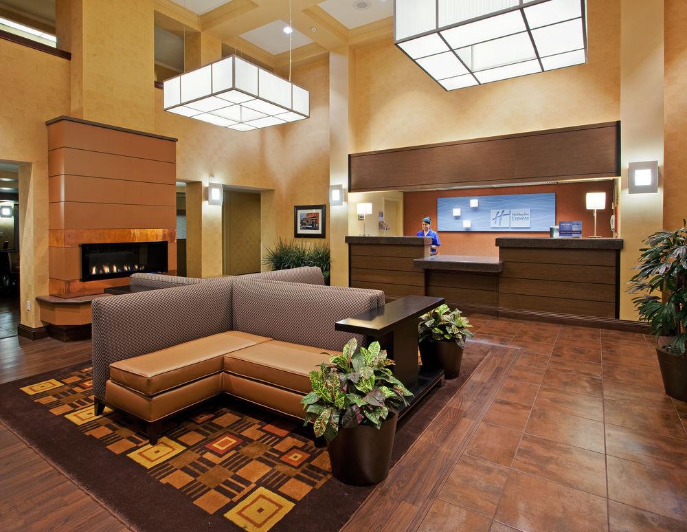 Holiday Inn Express Hotel & Suites Belmont By Ihg Екстериор снимка
