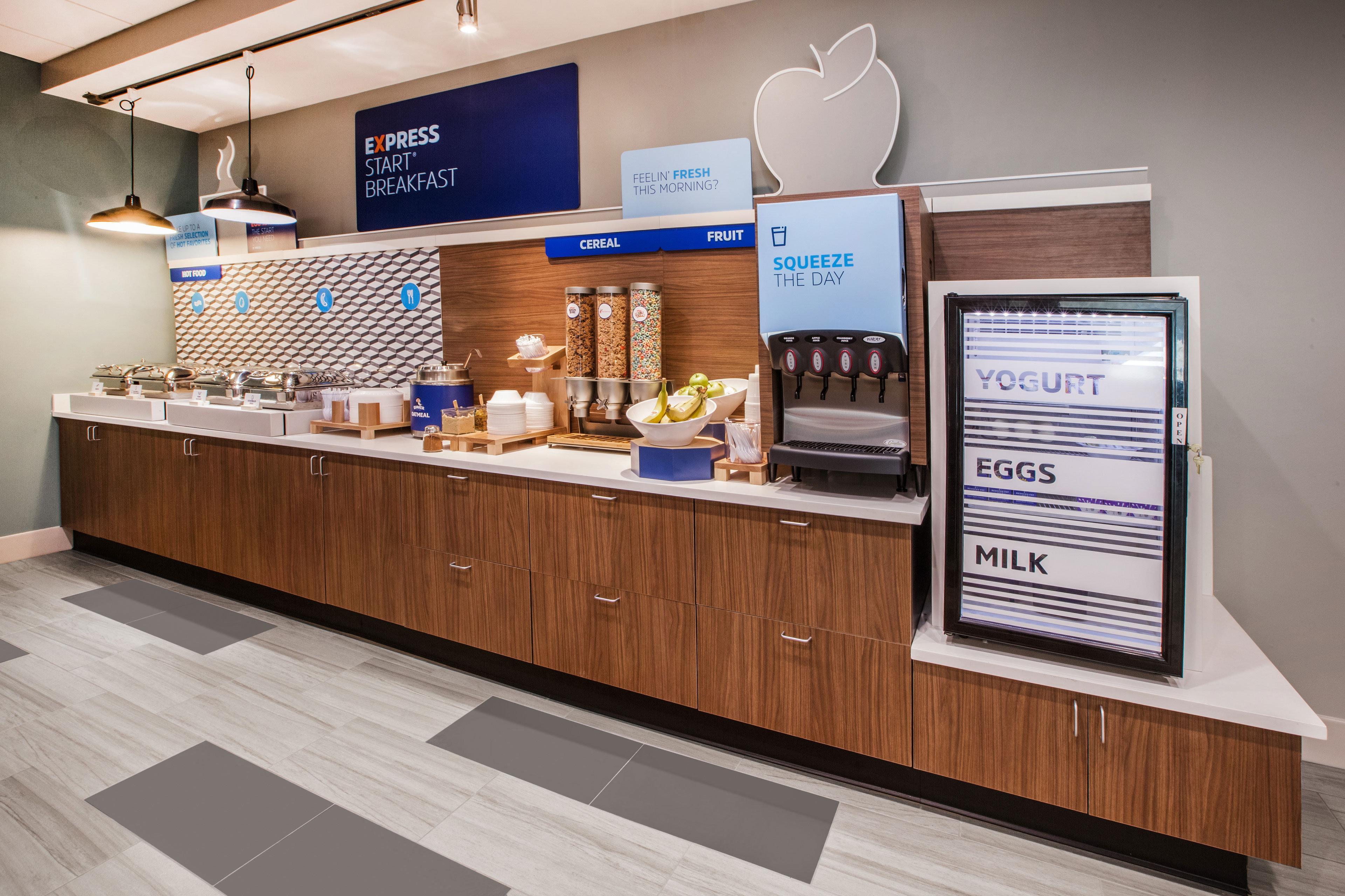 Holiday Inn Express Hotel & Suites Belmont By Ihg Екстериор снимка