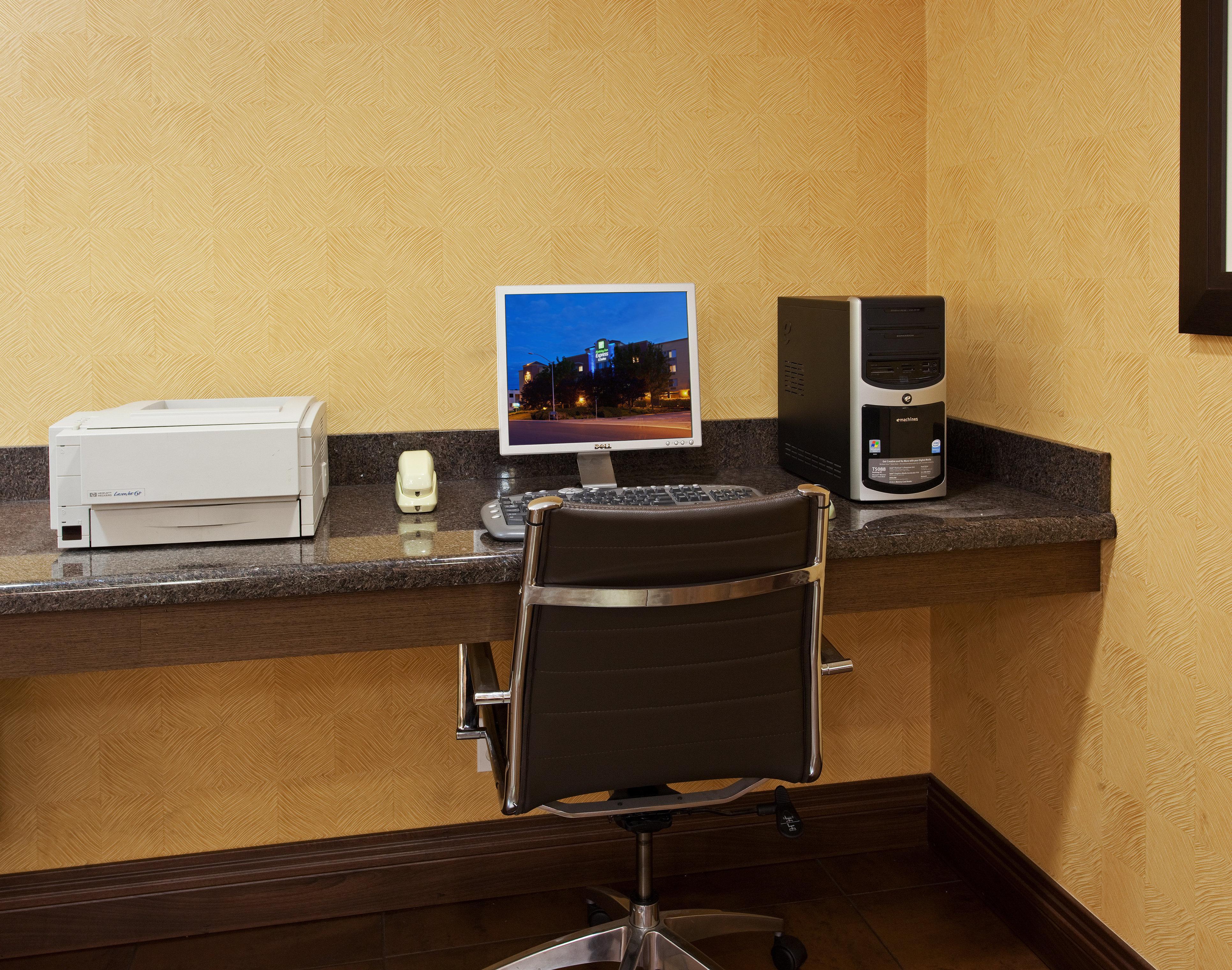 Holiday Inn Express Hotel & Suites Belmont By Ihg Екстериор снимка