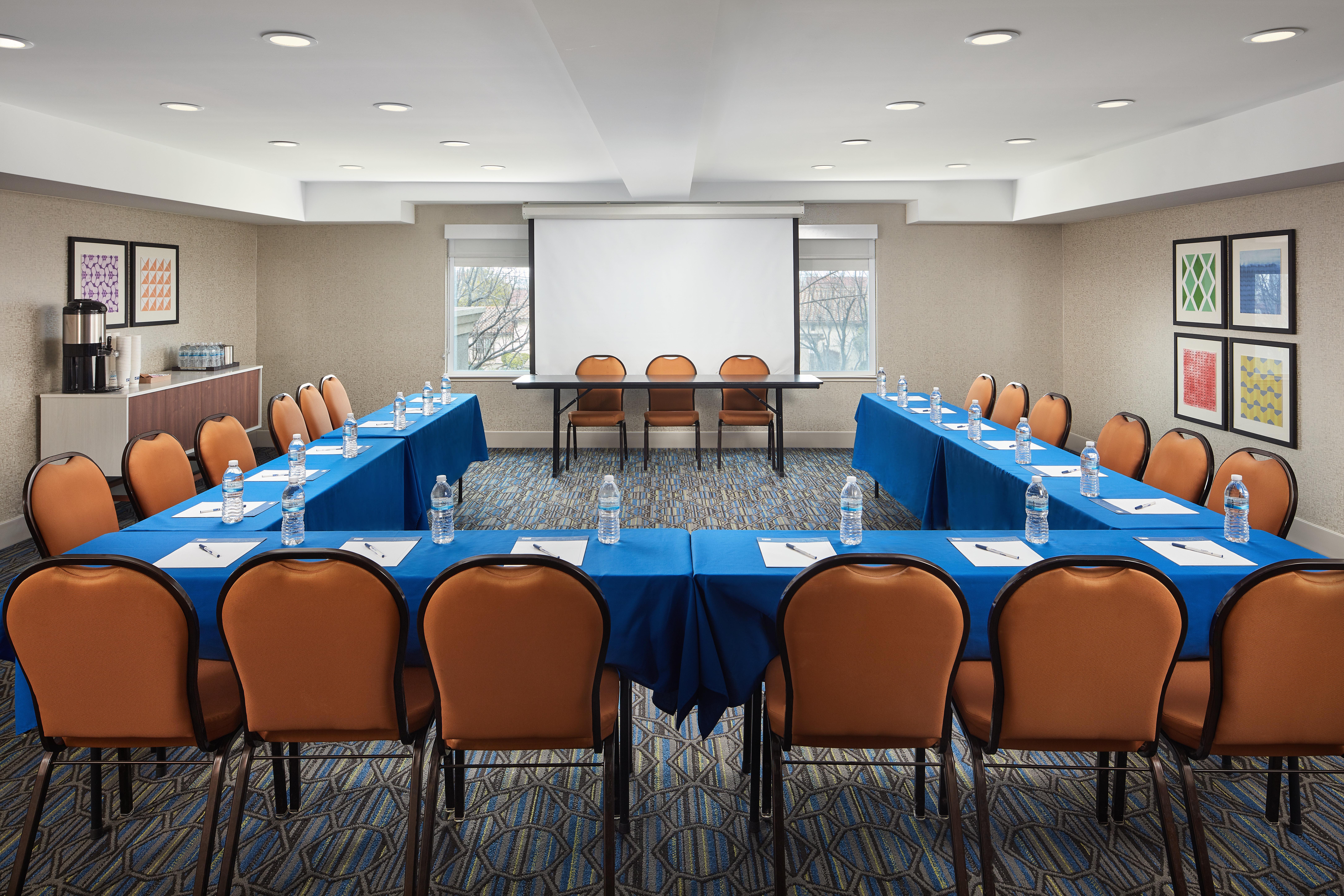 Holiday Inn Express Hotel & Suites Belmont By Ihg Екстериор снимка