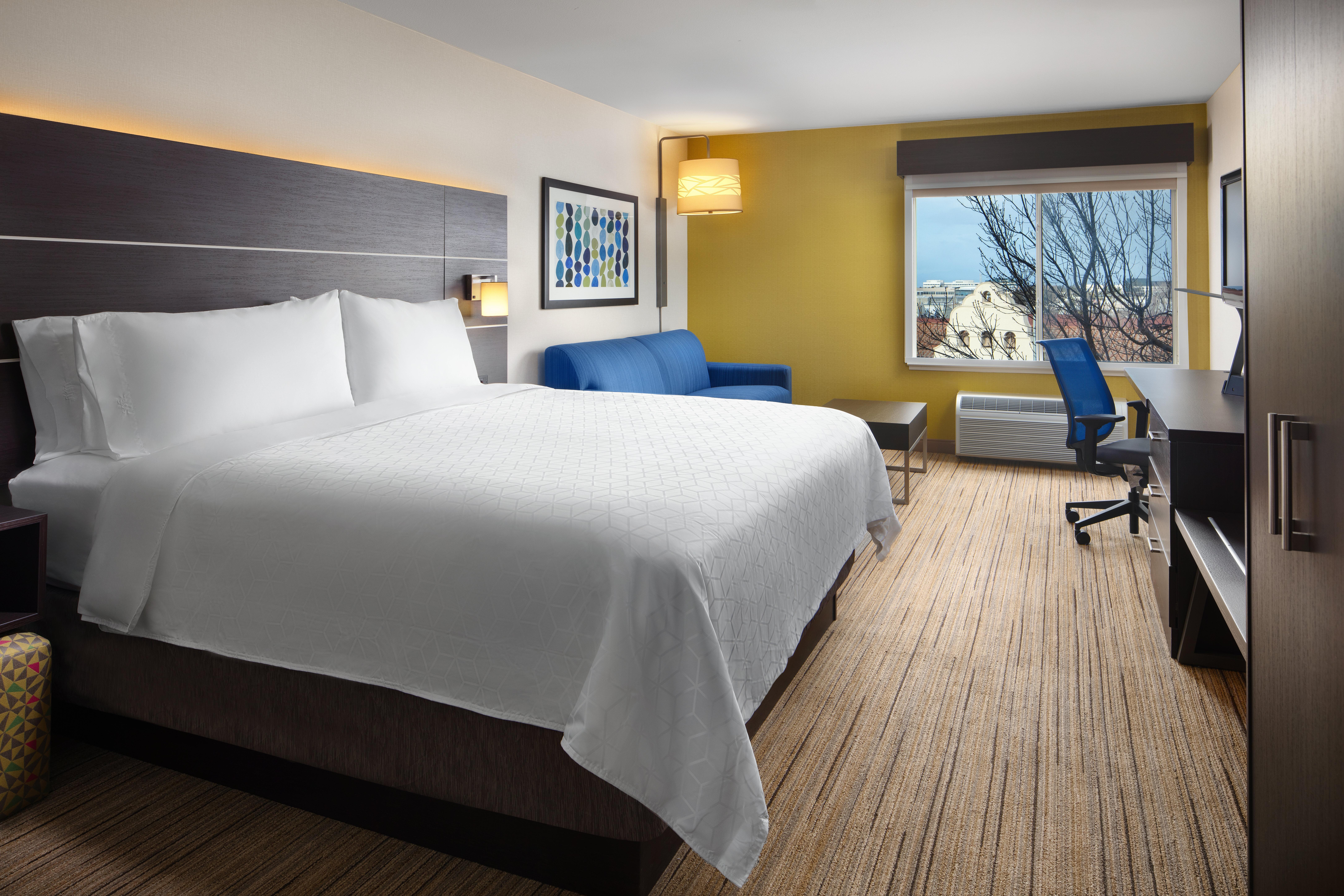 Holiday Inn Express Hotel & Suites Belmont By Ihg Екстериор снимка
