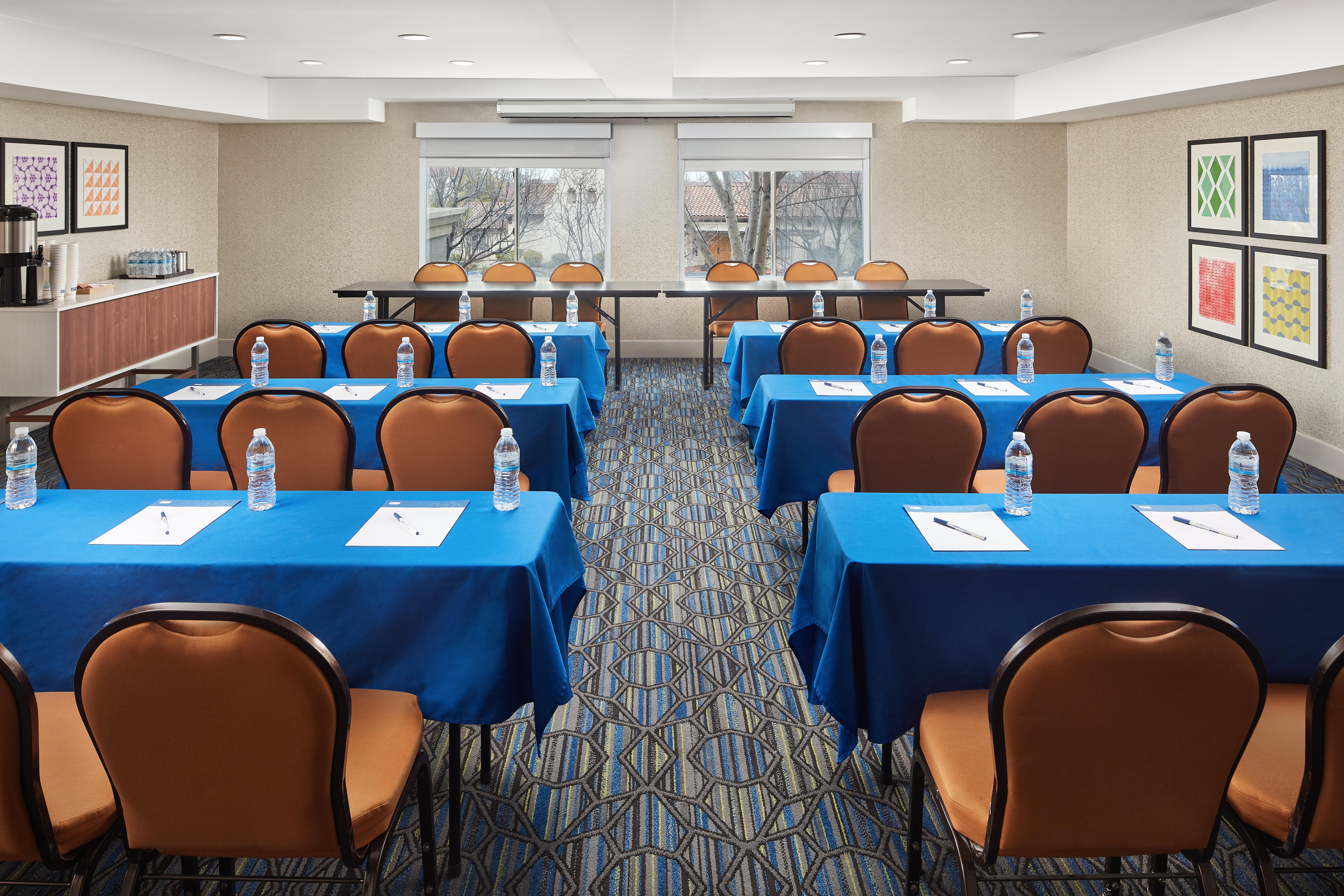 Holiday Inn Express Hotel & Suites Belmont By Ihg Екстериор снимка