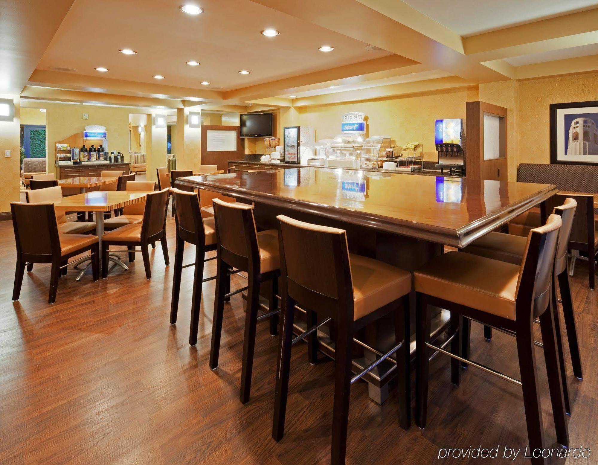 Holiday Inn Express Hotel & Suites Belmont By Ihg Ресторант снимка