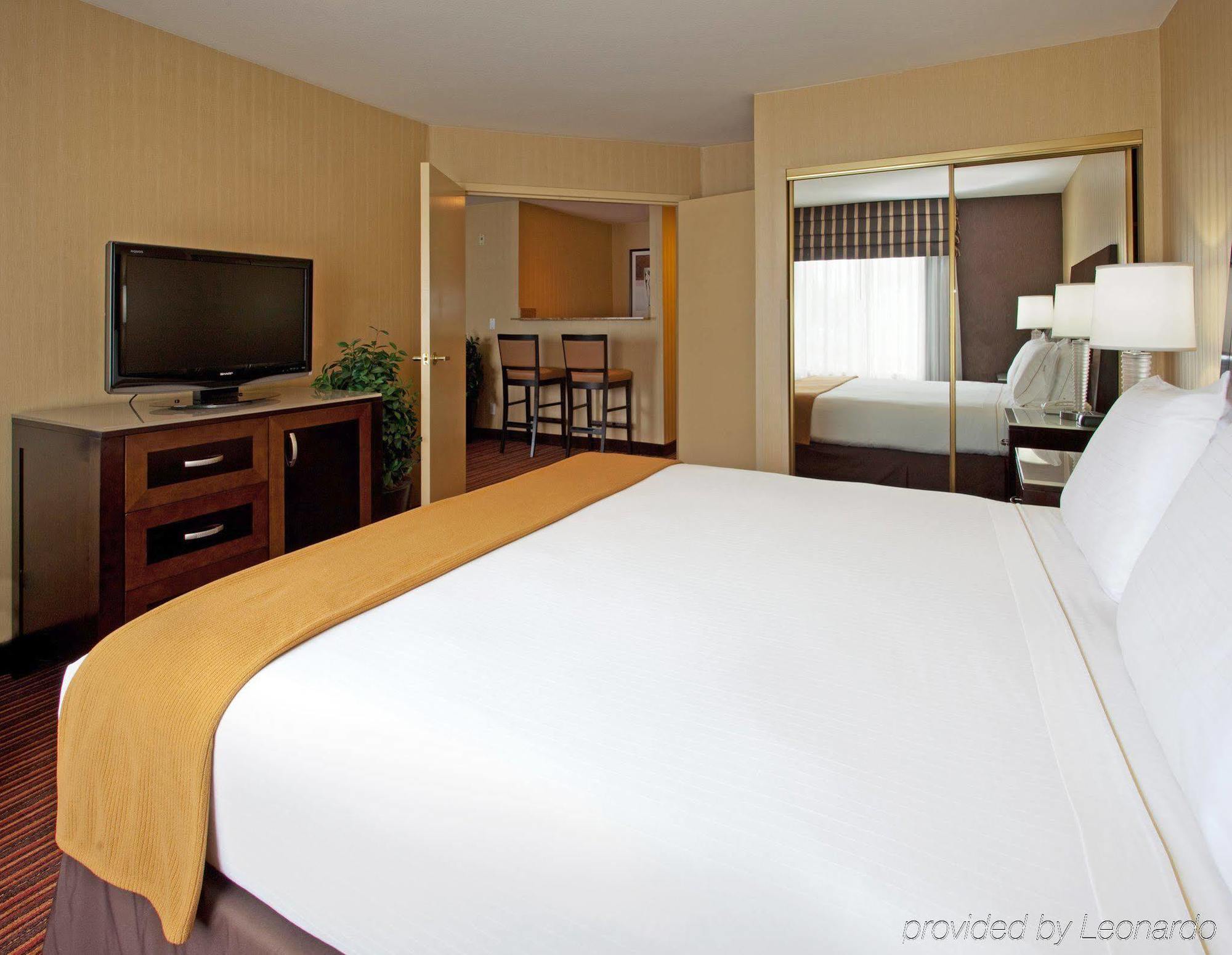 Holiday Inn Express Hotel & Suites Belmont By Ihg Екстериор снимка