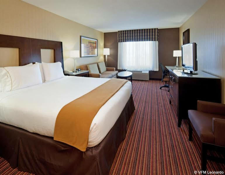 Holiday Inn Express Hotel & Suites Belmont By Ihg Екстериор снимка