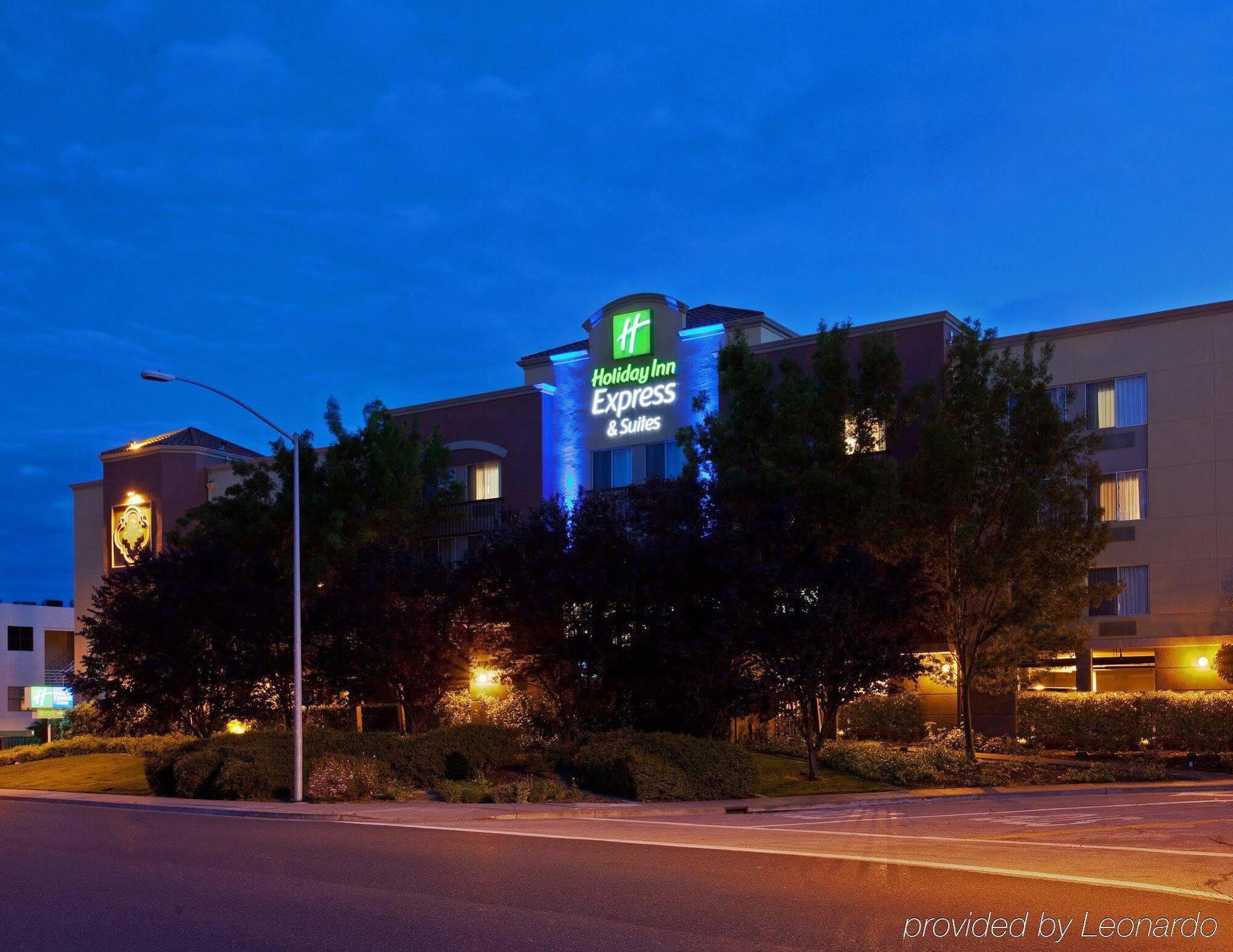 Holiday Inn Express Hotel & Suites Belmont By Ihg Екстериор снимка