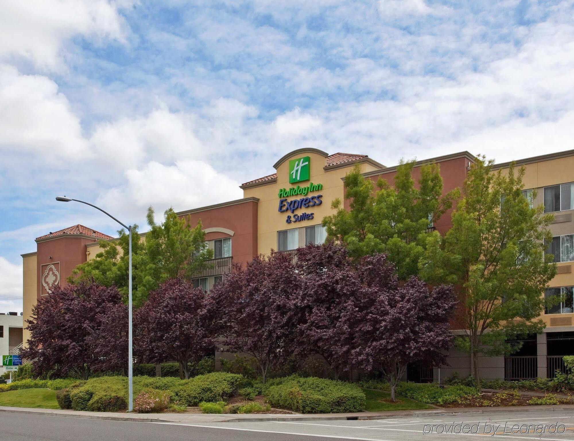 Holiday Inn Express Hotel & Suites Belmont By Ihg Екстериор снимка